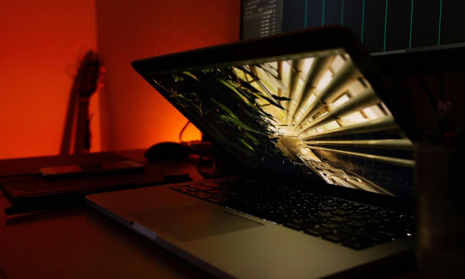 Behavioral finance concepts visualization showing decision-making patterns